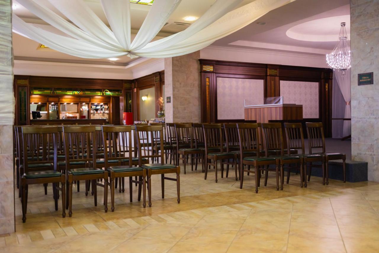 Dabas Hotel Luaran gambar