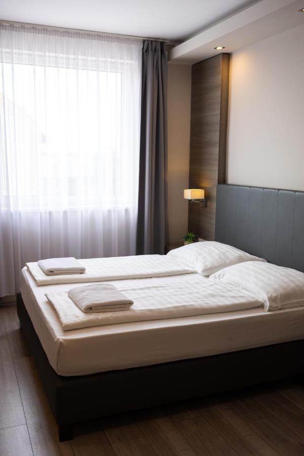 Dabas Hotel Luaran gambar