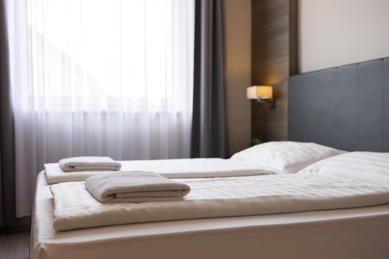 Dabas Hotel Luaran gambar
