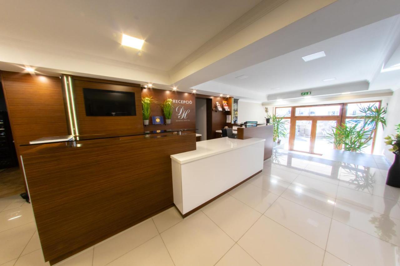 Dabas Hotel Luaran gambar