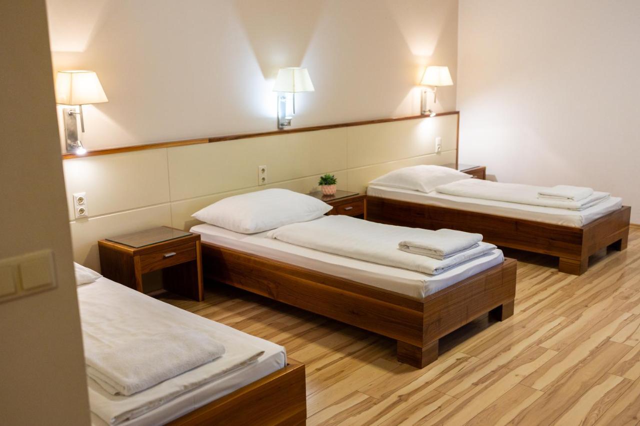 Dabas Hotel Luaran gambar