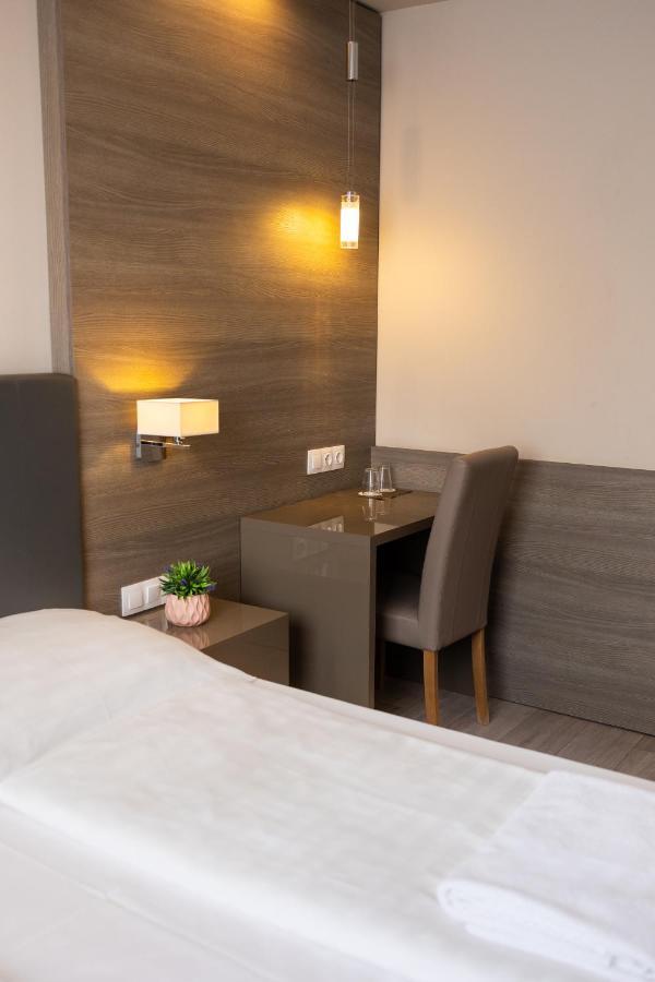 Dabas Hotel Luaran gambar