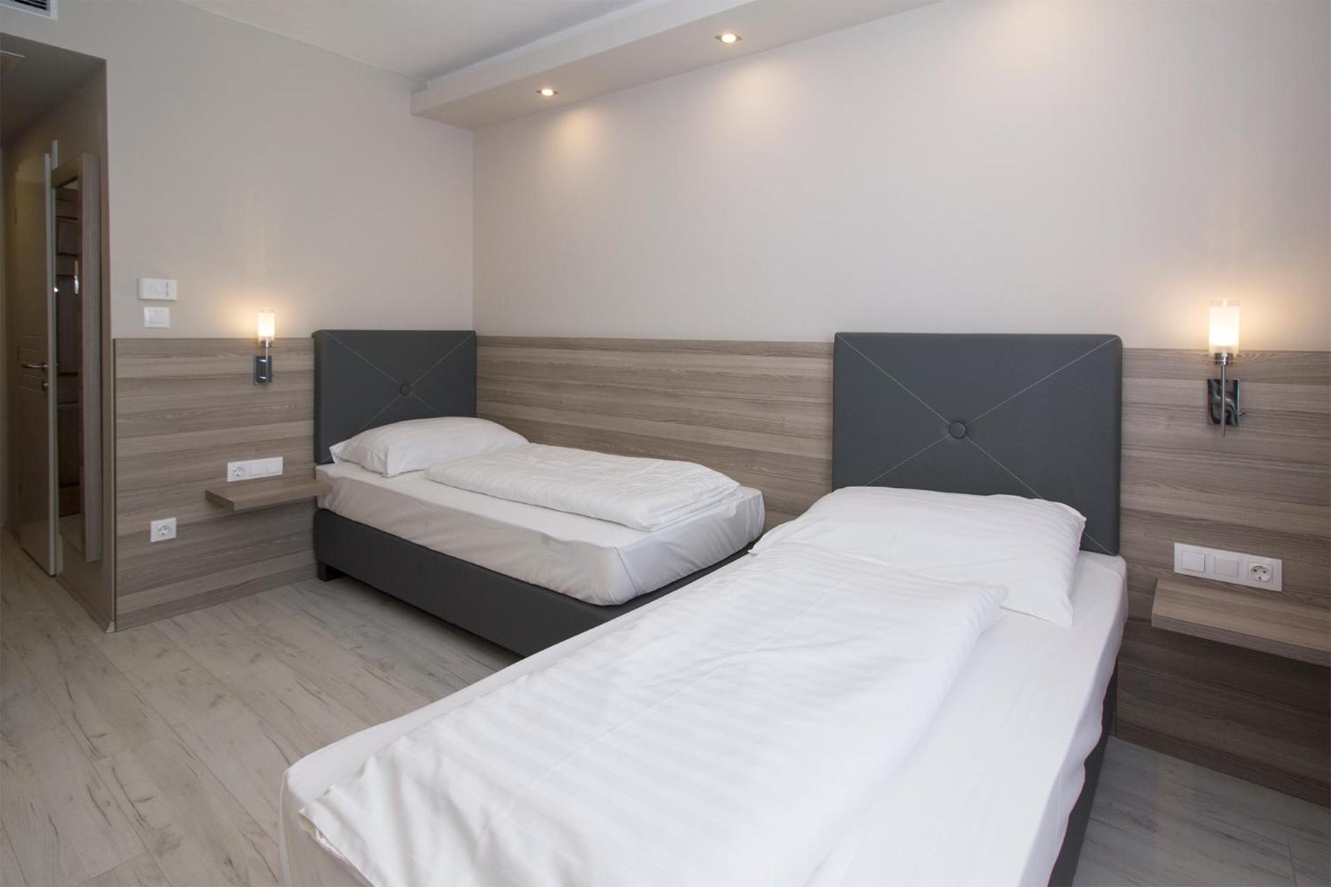 Dabas Hotel Luaran gambar