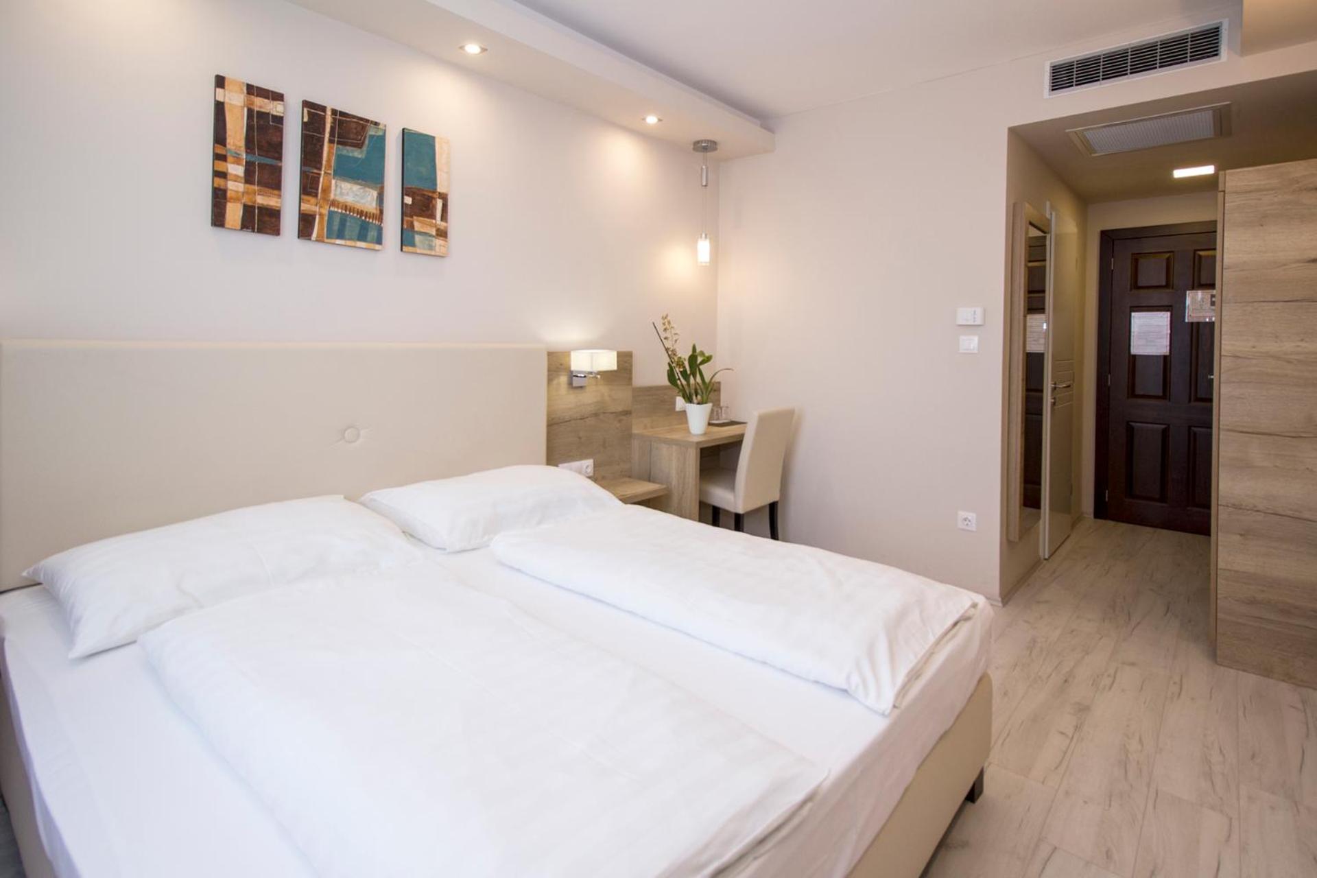 Dabas Hotel Luaran gambar