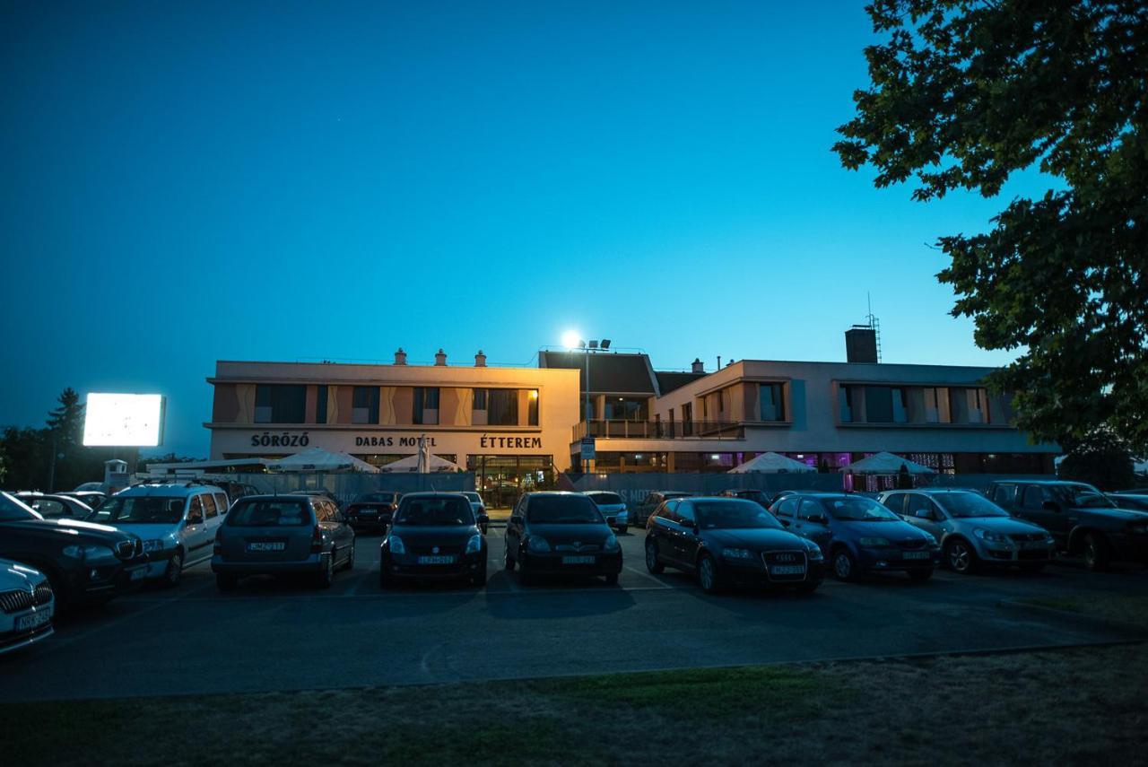 Dabas Hotel Luaran gambar